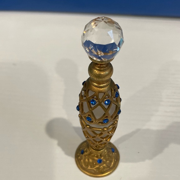 Perfume Bottle Gold Blue stone And Crystal Look Top Very Pretty Never Used - Picture 4 of 7